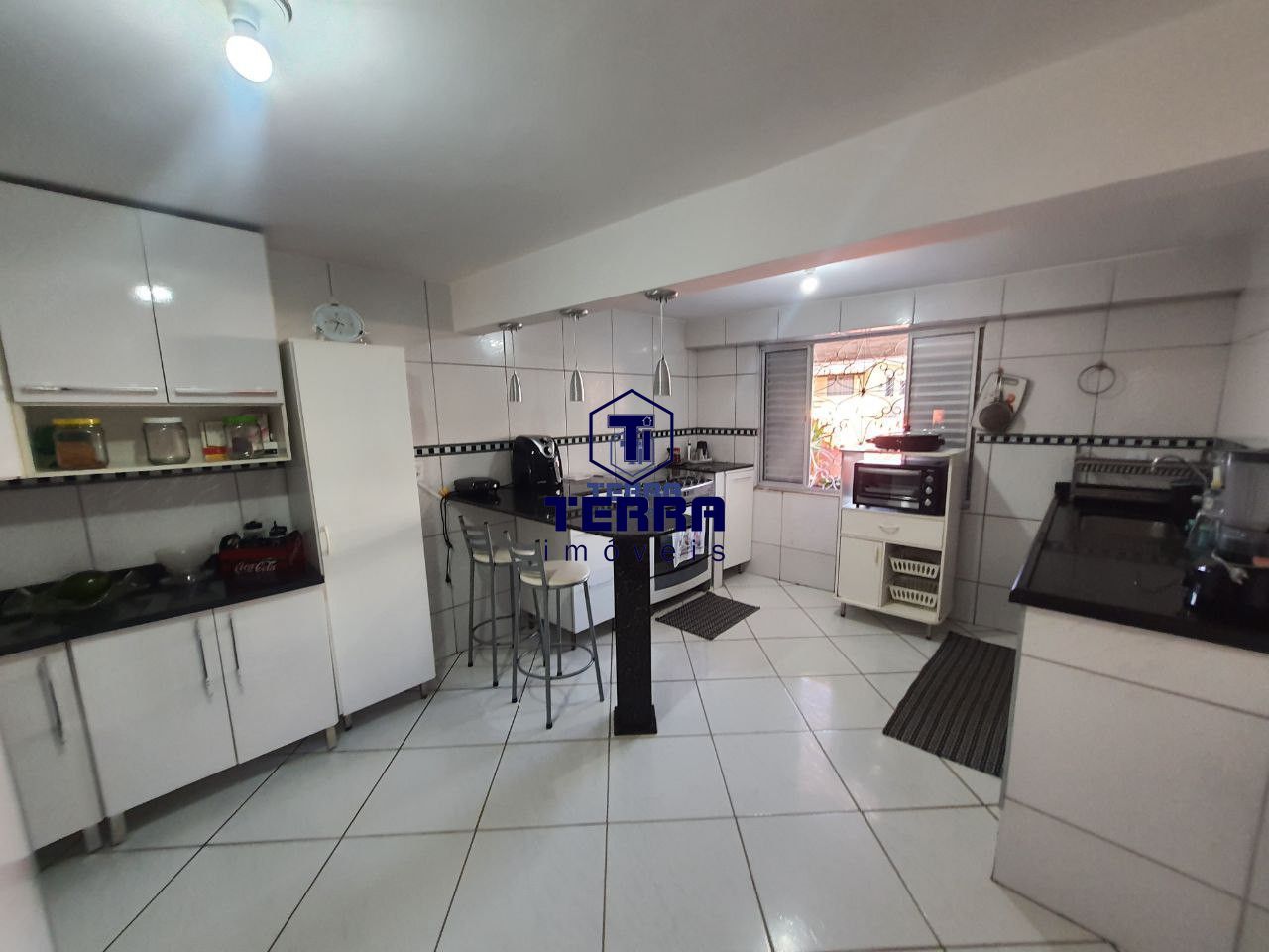 Imagens do imóveis Casa com 3 quartos, junto e ao lado do farto comércio do Largo da Batalha.