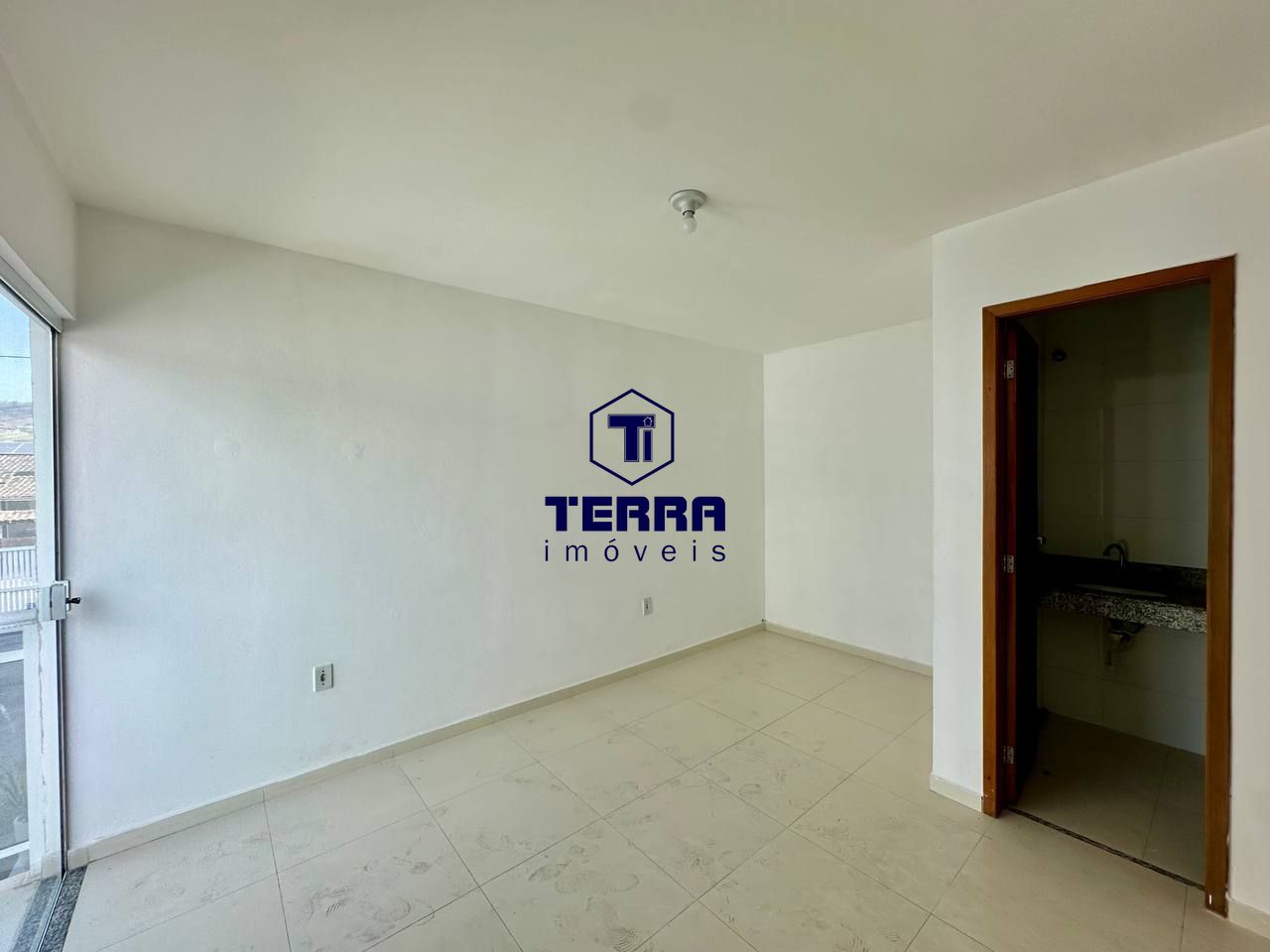 Imagens do imóveis Casa de vila com 2 suítes e vaga coberta ao lado do trevo de Maria Paula!