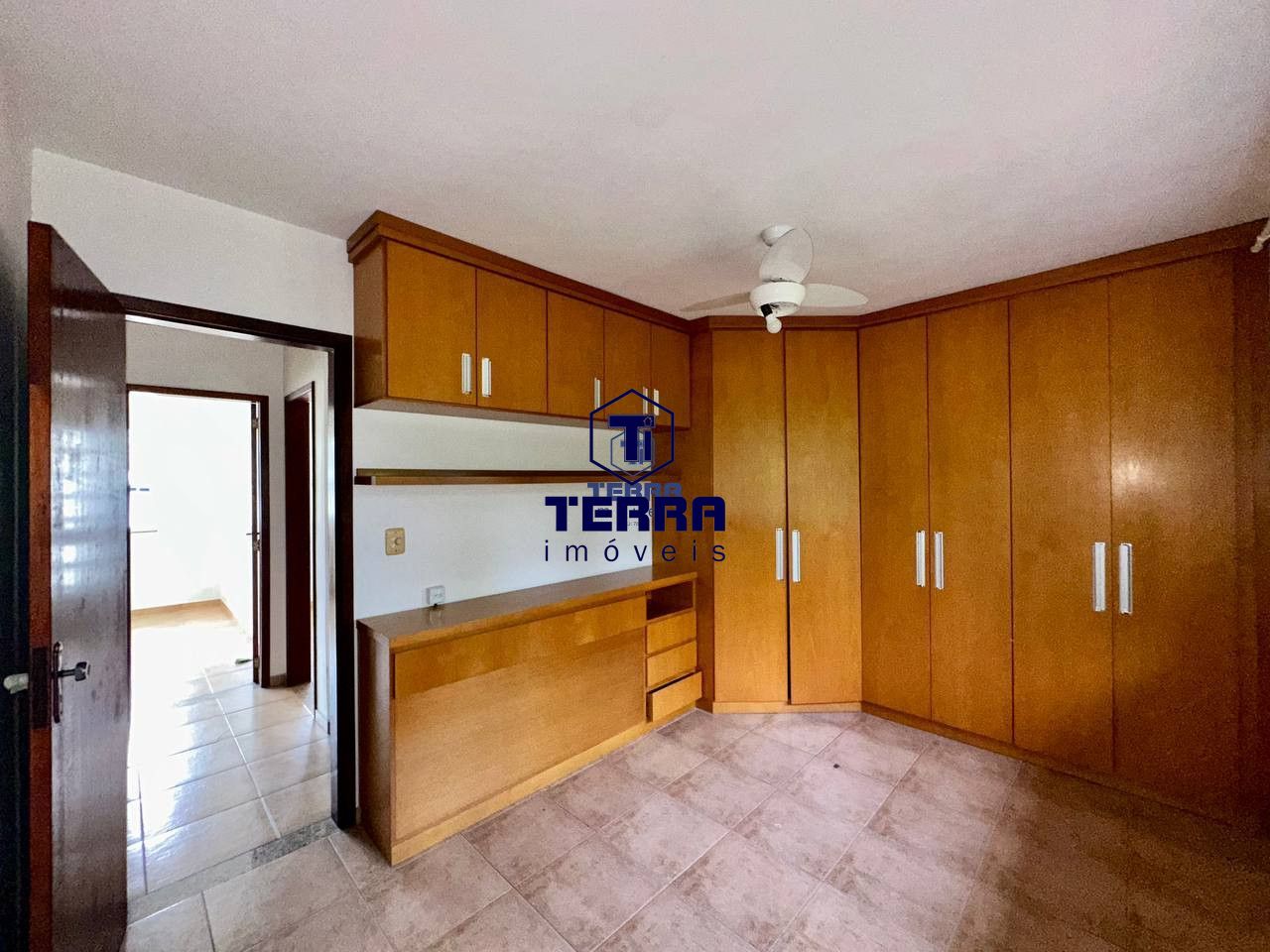 Imagens do imóveis Excelente casa em condomínio 3 quartos com suíte, 2 vagas e planejados.
