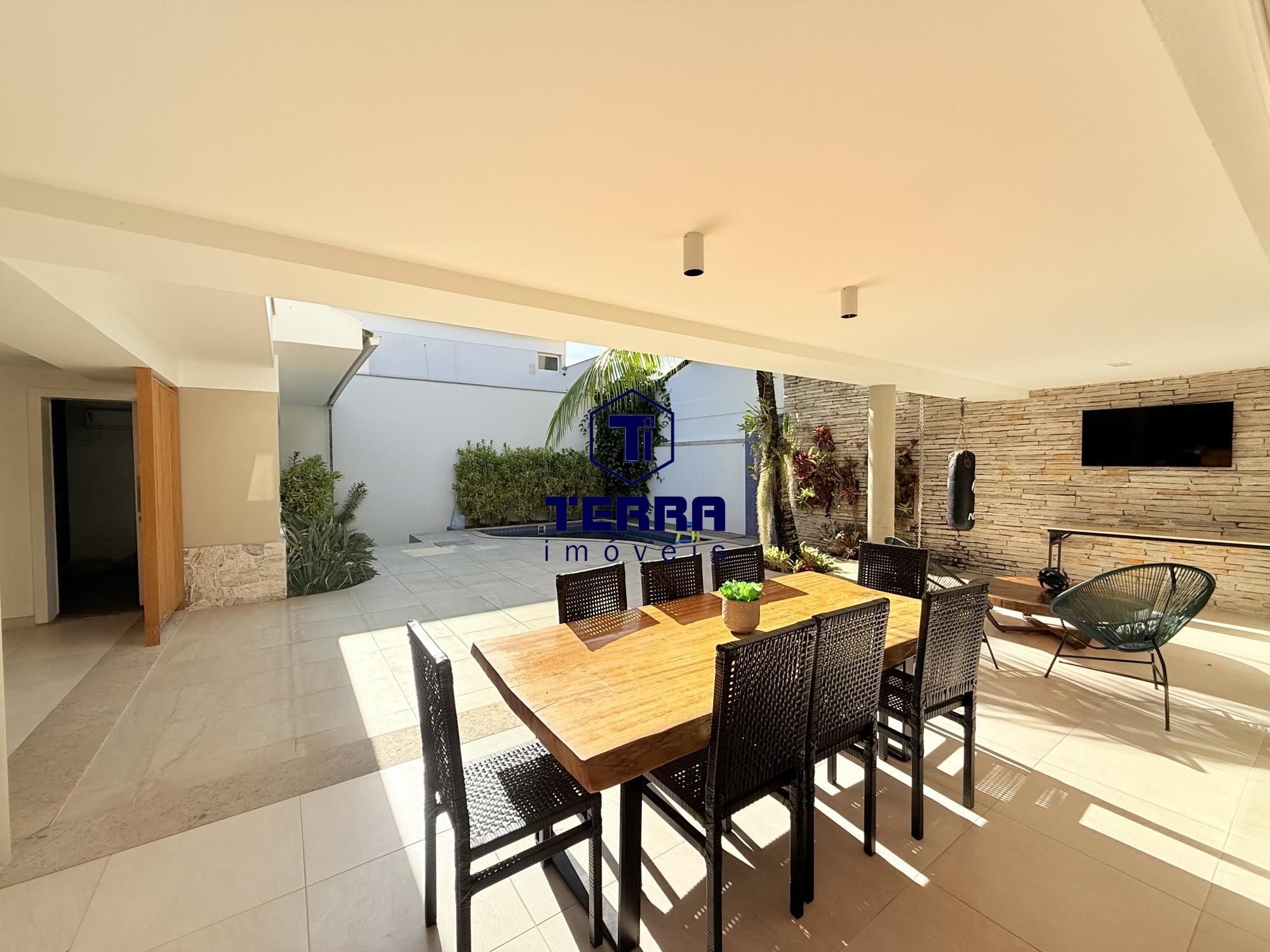 Imagens do imóveis Seu Refúgio de Luxo em Camboinhas – Casa com 4 suítes, piscina e Energia Solar