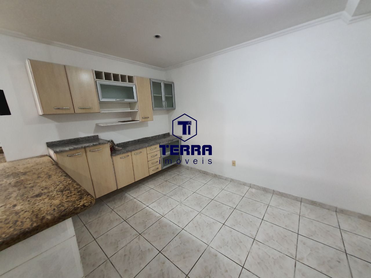 Imagens do imóveis Casa dentro de condomínio, com excelente localização no Rio do Ouro.