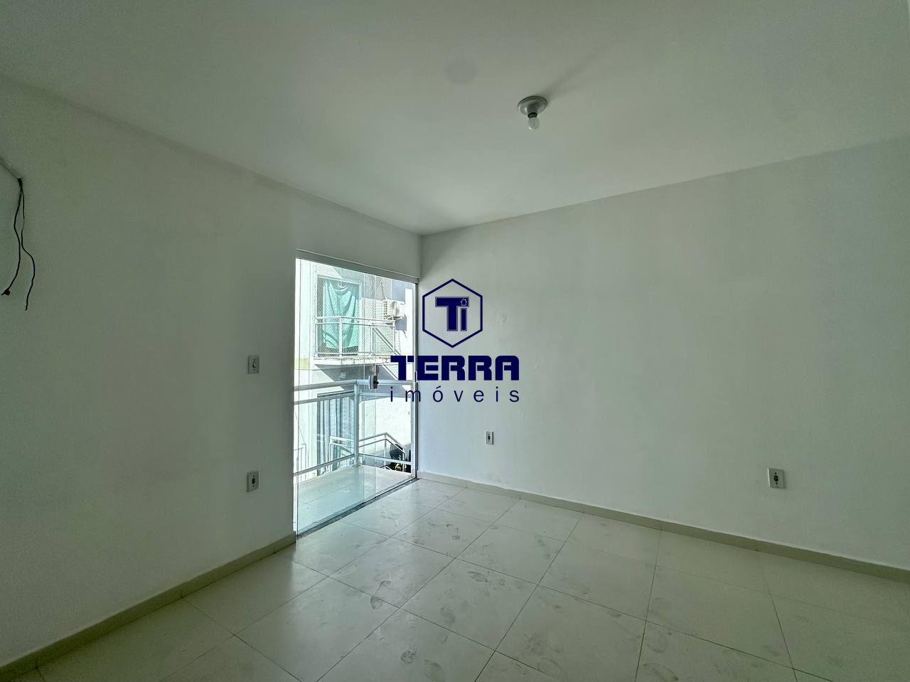 Imagens do imóveis Casa de vila com 2 suítes e vaga coberta ao lado do trevo de Maria Paula!