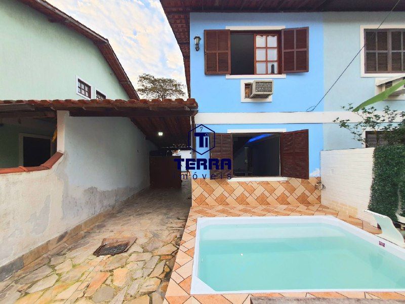 Imagens do imóveis Casa em Maria Paula, com piscina privativa, dentro de um pequeno condomínio.