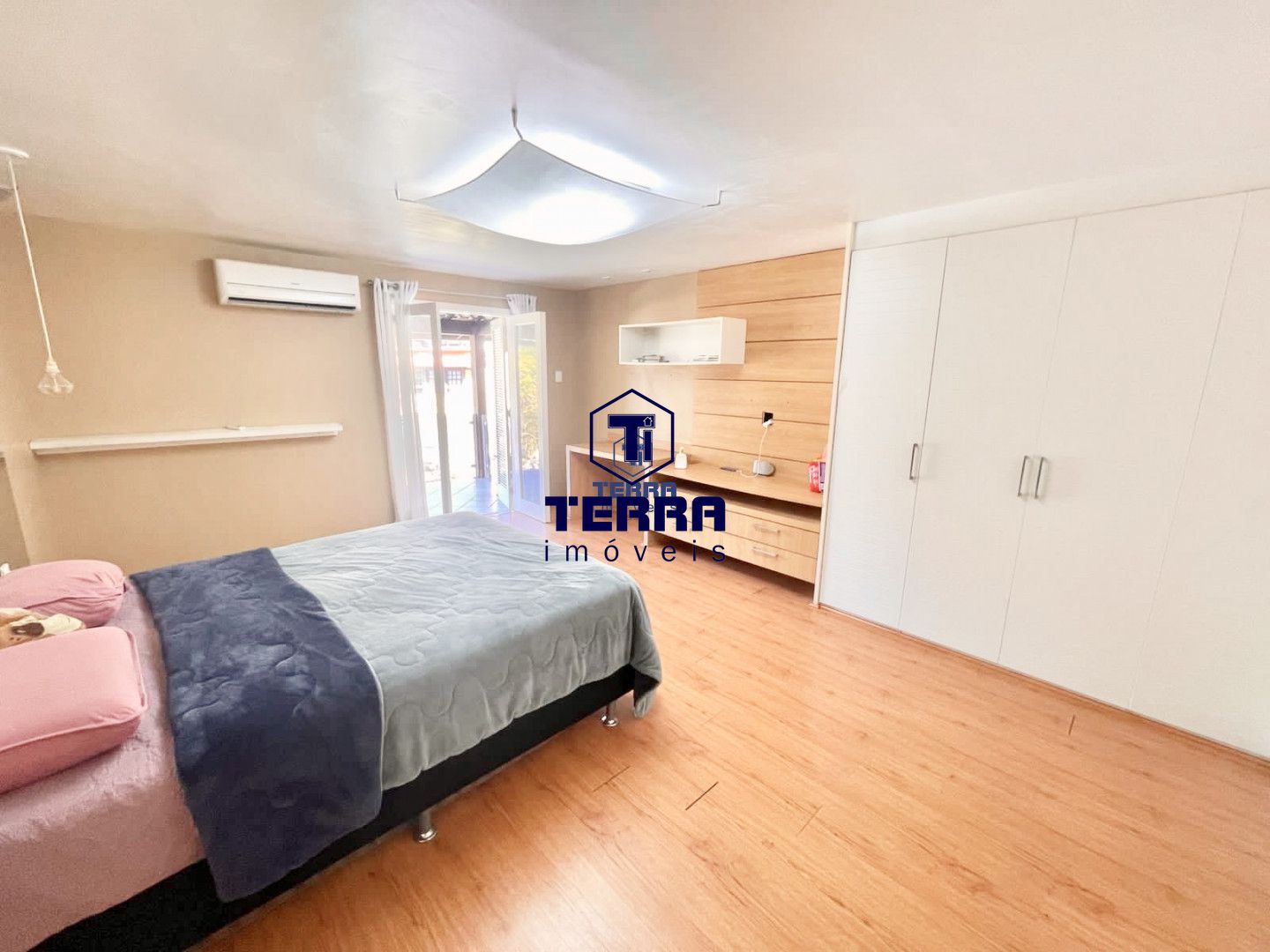 Imagens do imóveis Linda residência no Badu, com 6 quartos sendo 5 suítes, área de lazer completa.