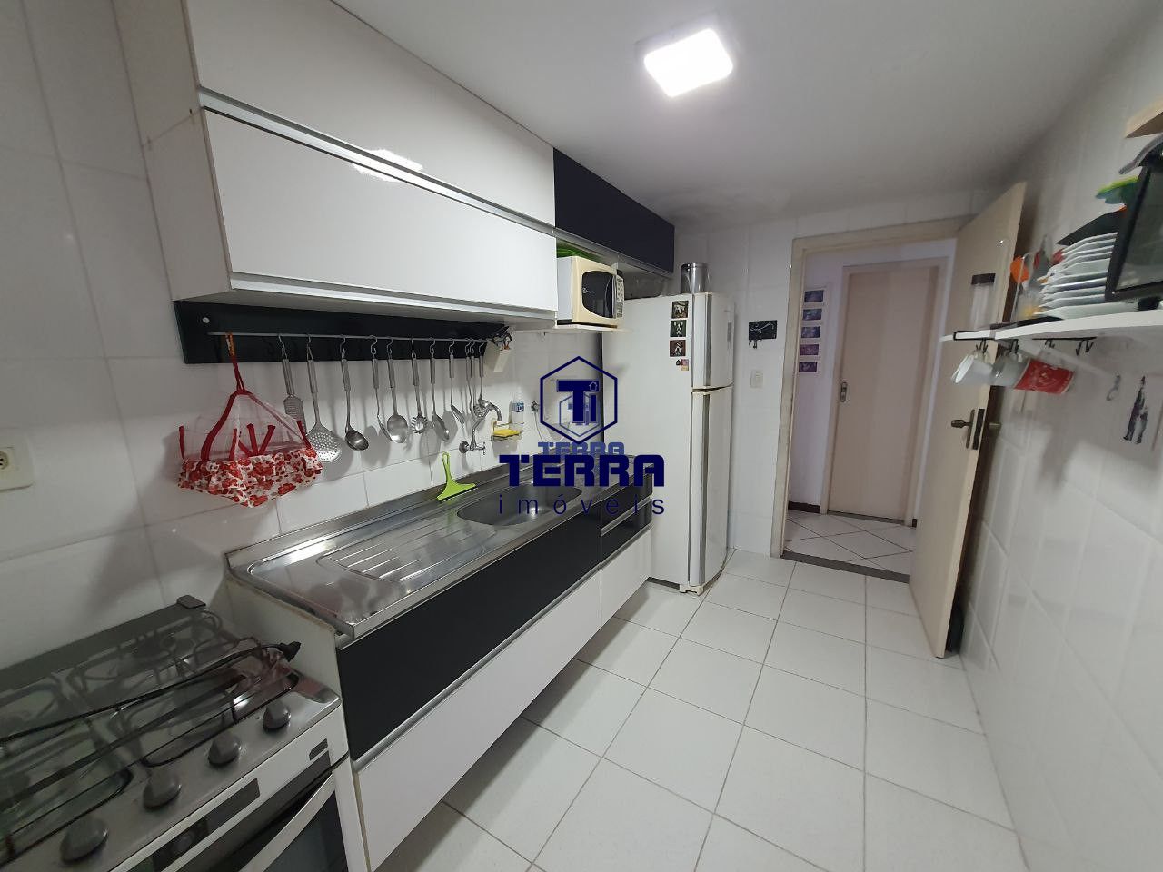 Imagens do imóveis Casa duplex, dentro de condomínio, com excelente localização em Maria Paula