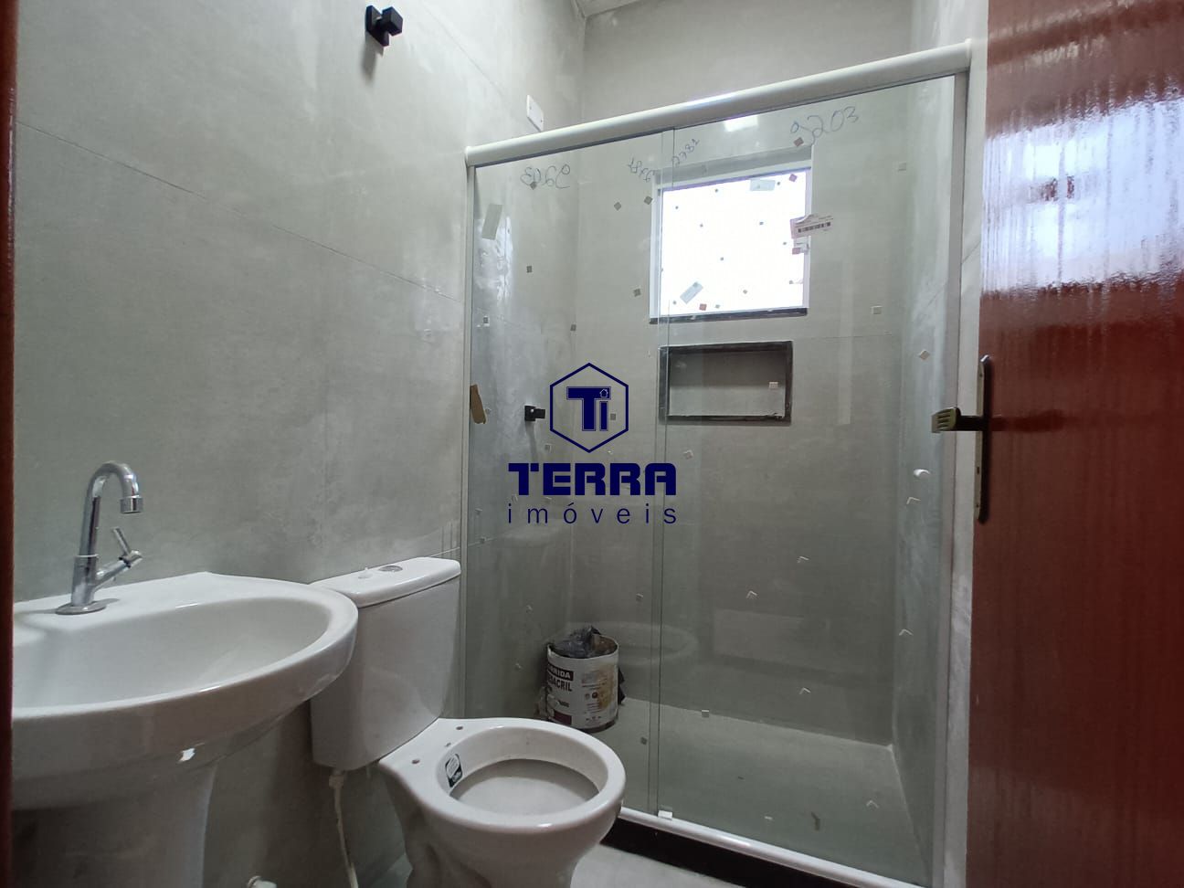 Imagens do imóveis Linear com 3 quartos, sendo 1 suíte e fino acabamento no Alferes Tiradentes.