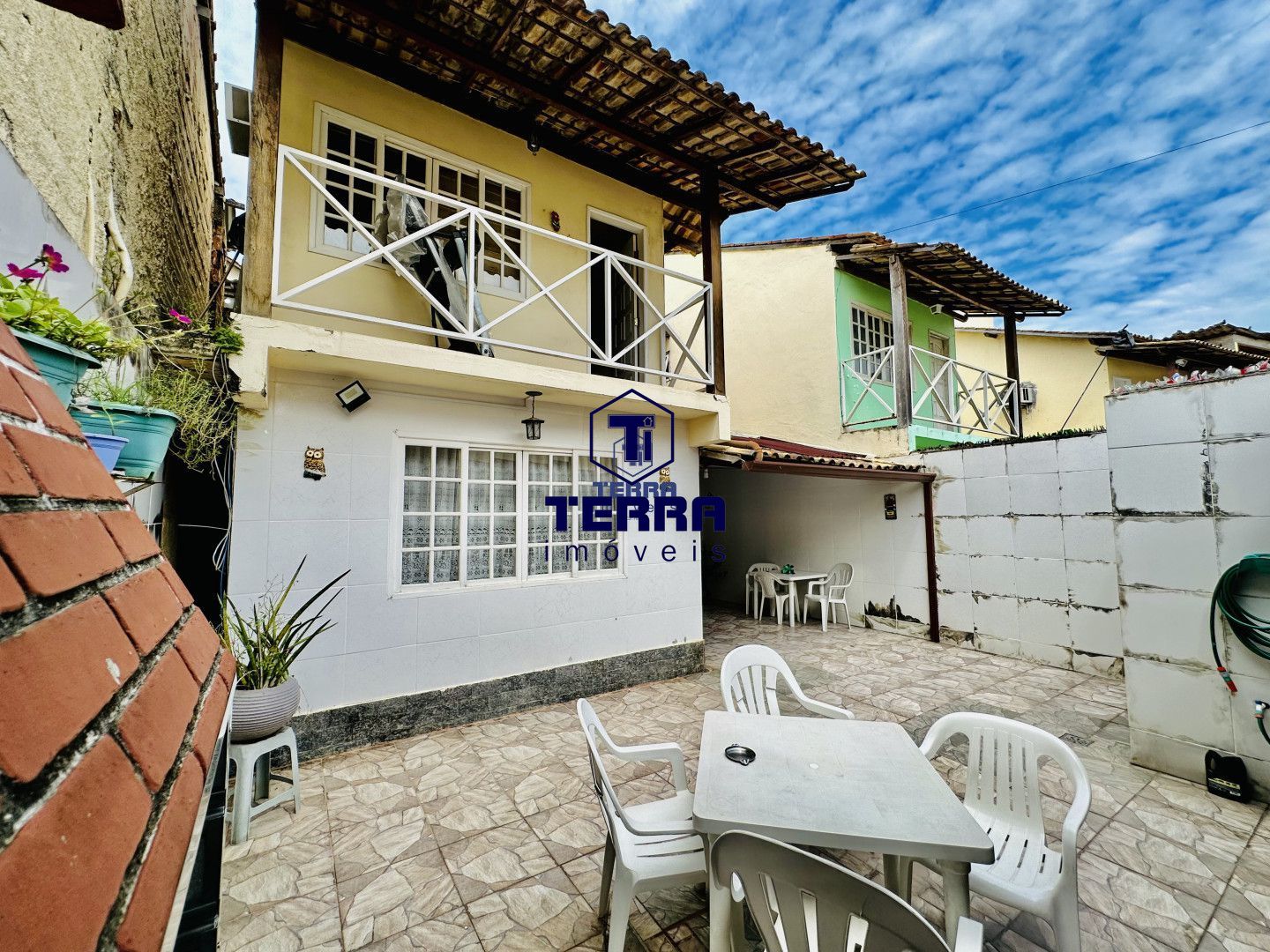 Imagens do imóveis Casa duplex com 3 quartos sendo 1 suíte, com grande quintal, em Maria Paula!
