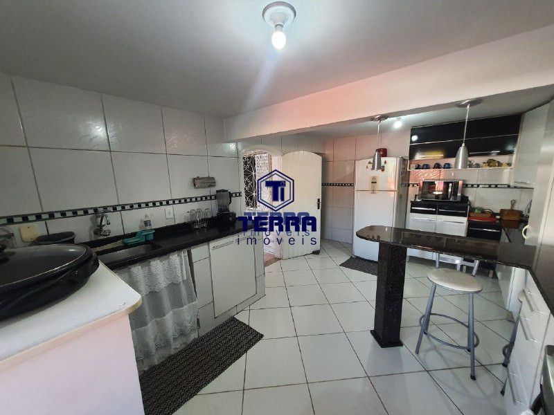 Imagens do imóveis Casa com 3 quartos, junto e ao lado do farto comércio do Largo da Batalha.