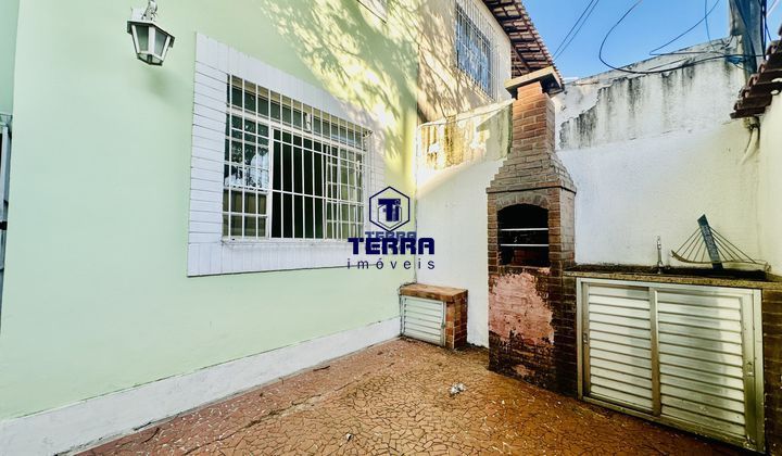 Imagens do imóveis Casa duplex com quintal, junto e a lado ao centro de São Gonçalo.