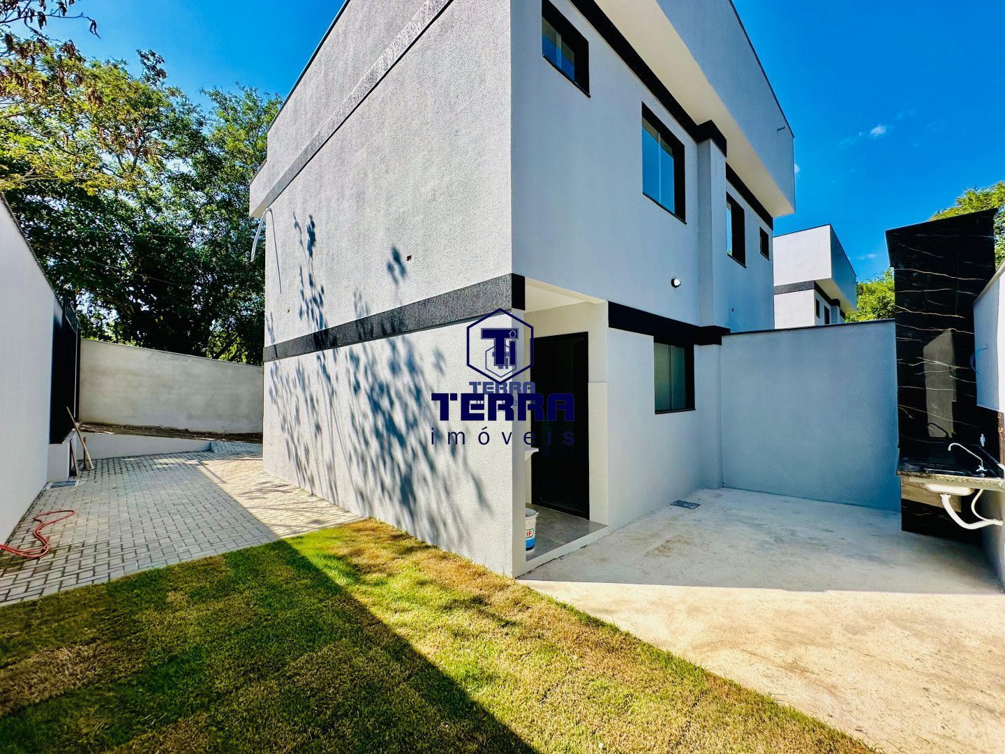 Imagens do imóveis More em Maricá. Duplex 2 quartos com fino acabamento e área gourmet privativa