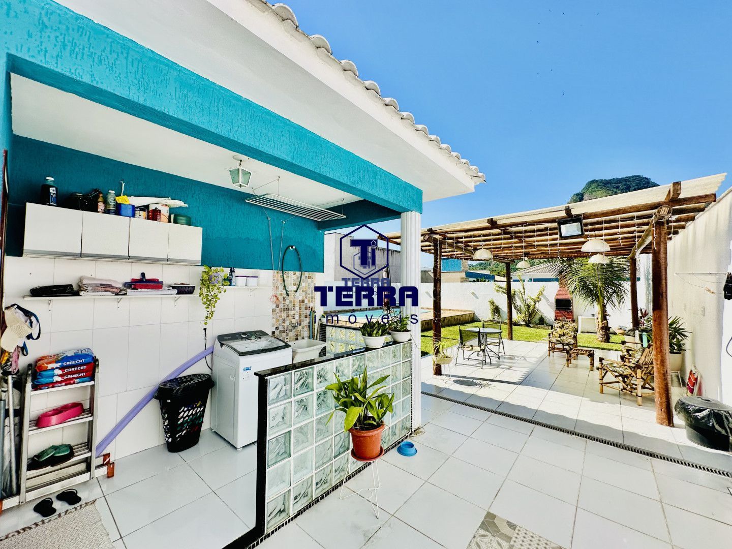 Imagens do imóveis Casa linear em Márica com 3 quartos uma suíte, com piscina e churrasqueira.