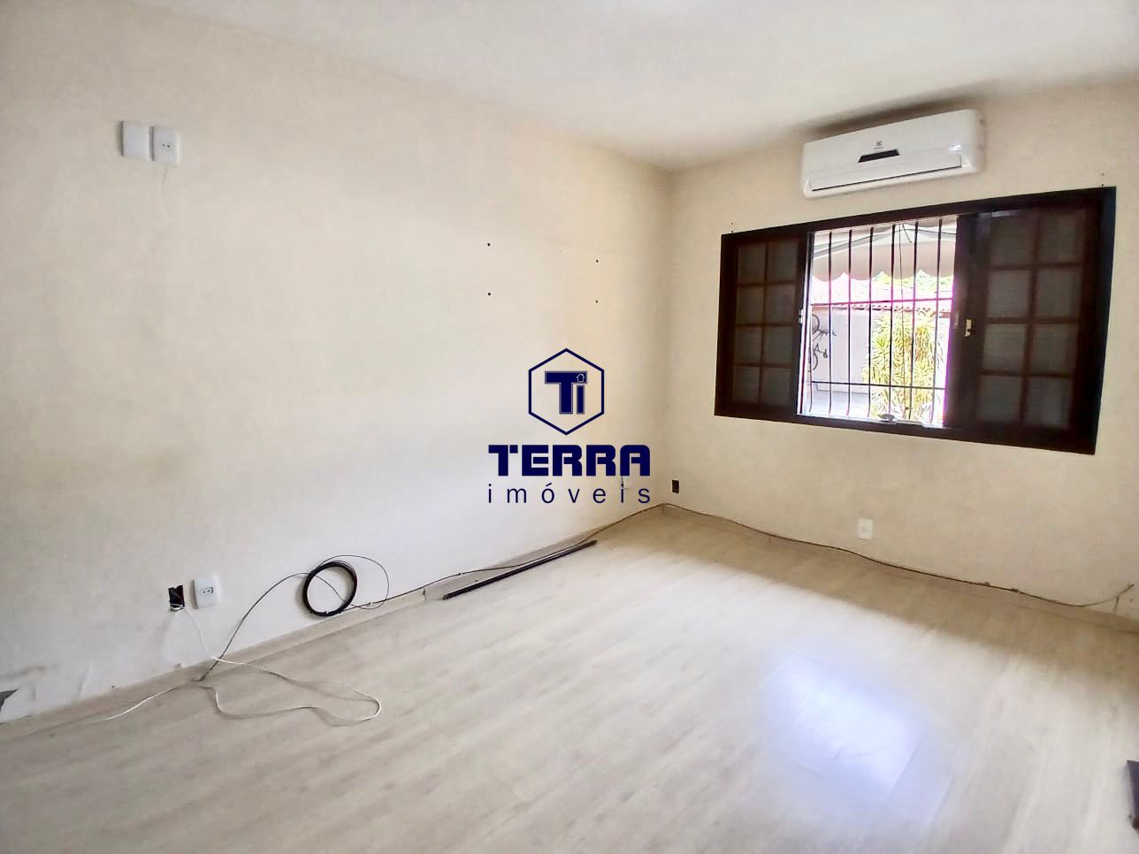 Imagens do imóveis Apartamento em Maria Paula com 2 quartos e quintal privativo. Boa Localização!