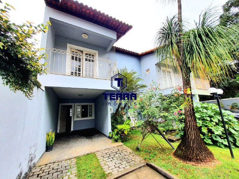Imagens do imóveis Casa duplex, dentro de condomínio, com excelente localização em Maria Paula