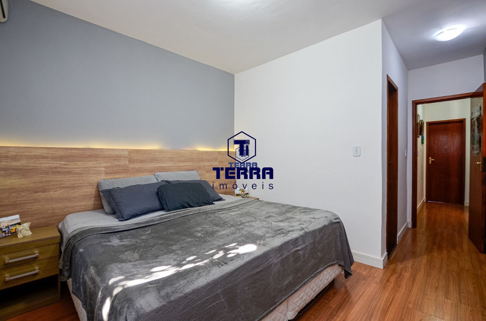 Imagens do imóveis Linda casa com 3 quartos, sendo 1 suíte no Condomínio Alferes Tiradentes