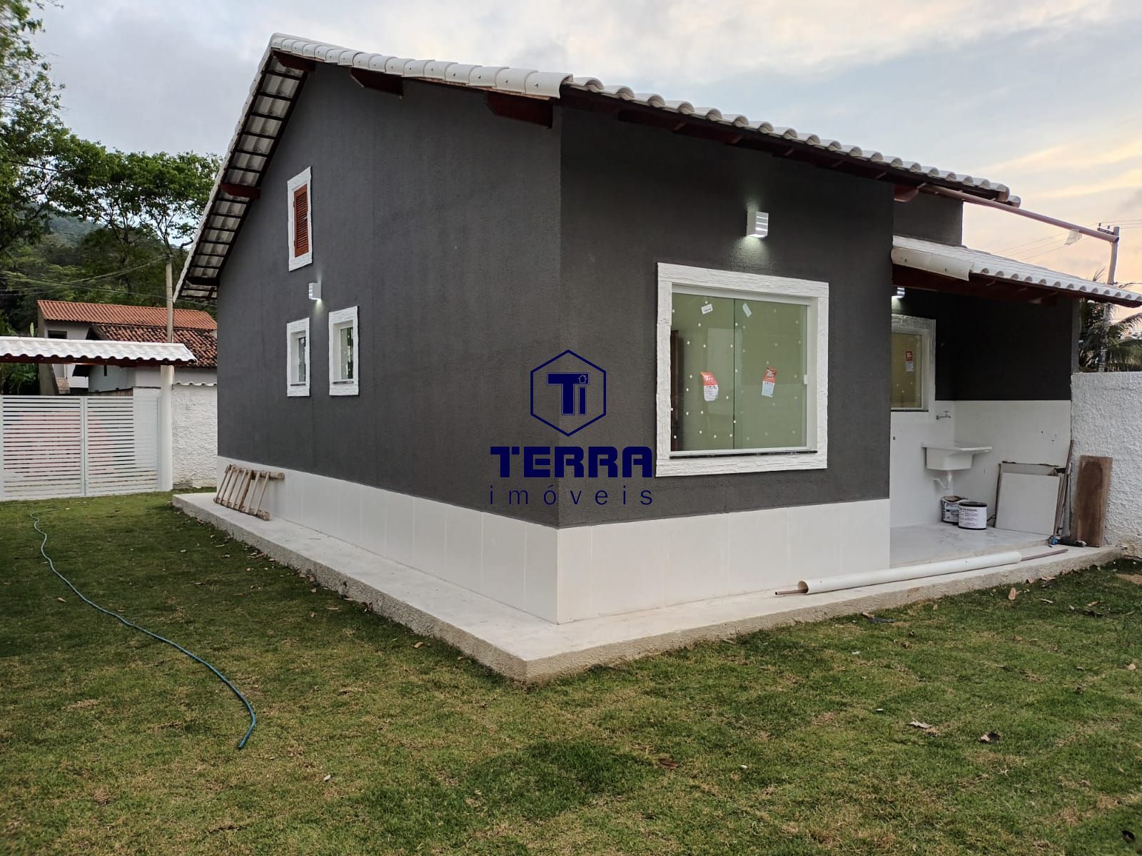 Imagens do imóveis Linear com 3 quartos, sendo 1 suíte e fino acabamento no Alferes Tiradentes.