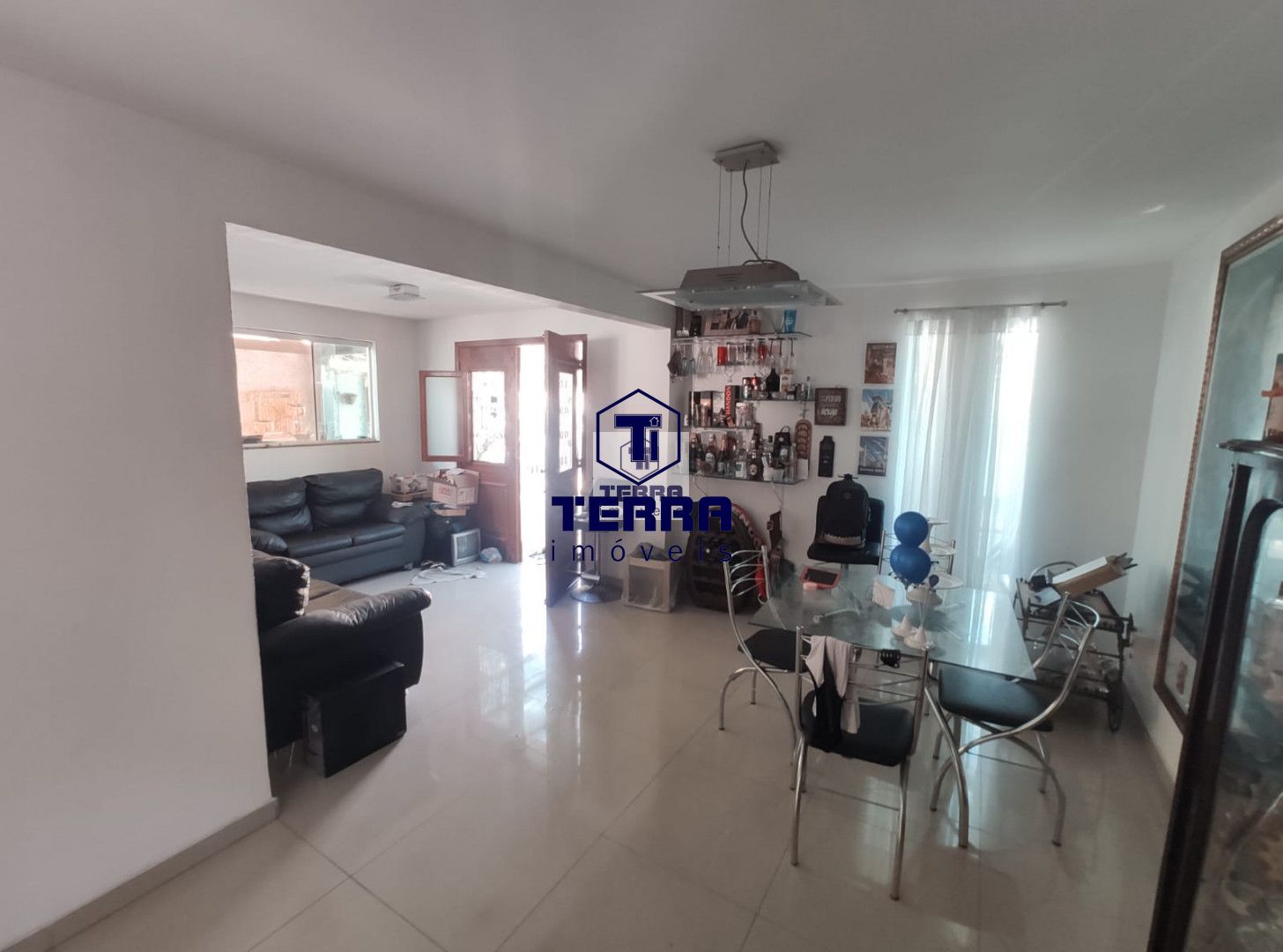 Imagens do imóveis Casa com 4 suítes em condomínio ao lado do Trevo de Maria Paula.