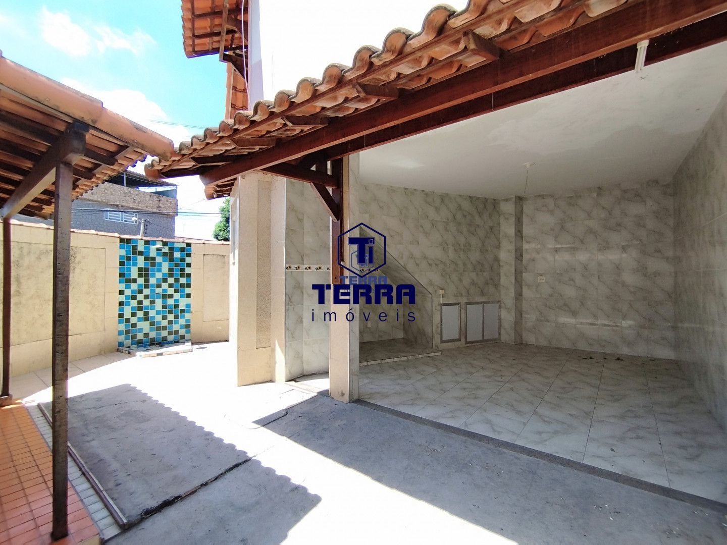 Imagens do imóveis Casa toda reformada com 2 suítes e 2 vagas de garagem no Galo Branco!