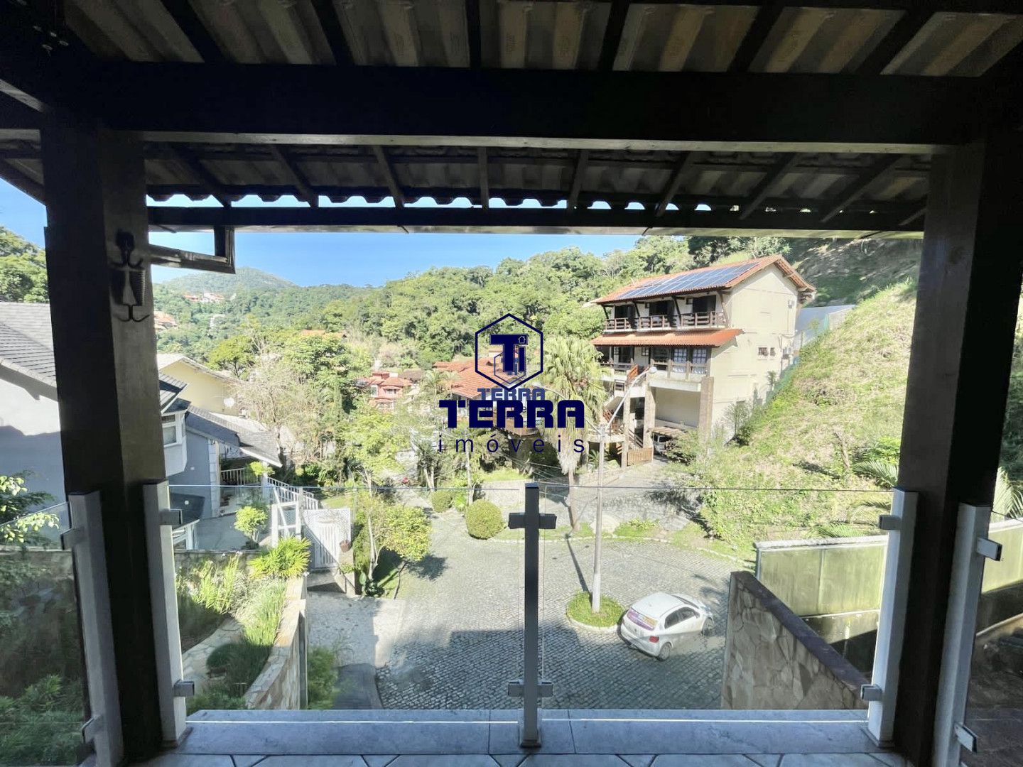 Imagens do imóveis Linda residência no Badu, com 6 quartos sendo 5 suítes, área de lazer completa.
