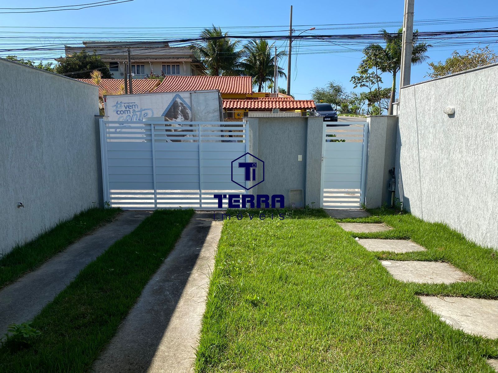Imagens do imóveis Linda casa linear em Cordeirinho com 2 quartos, uma suíte e quintal privativo.