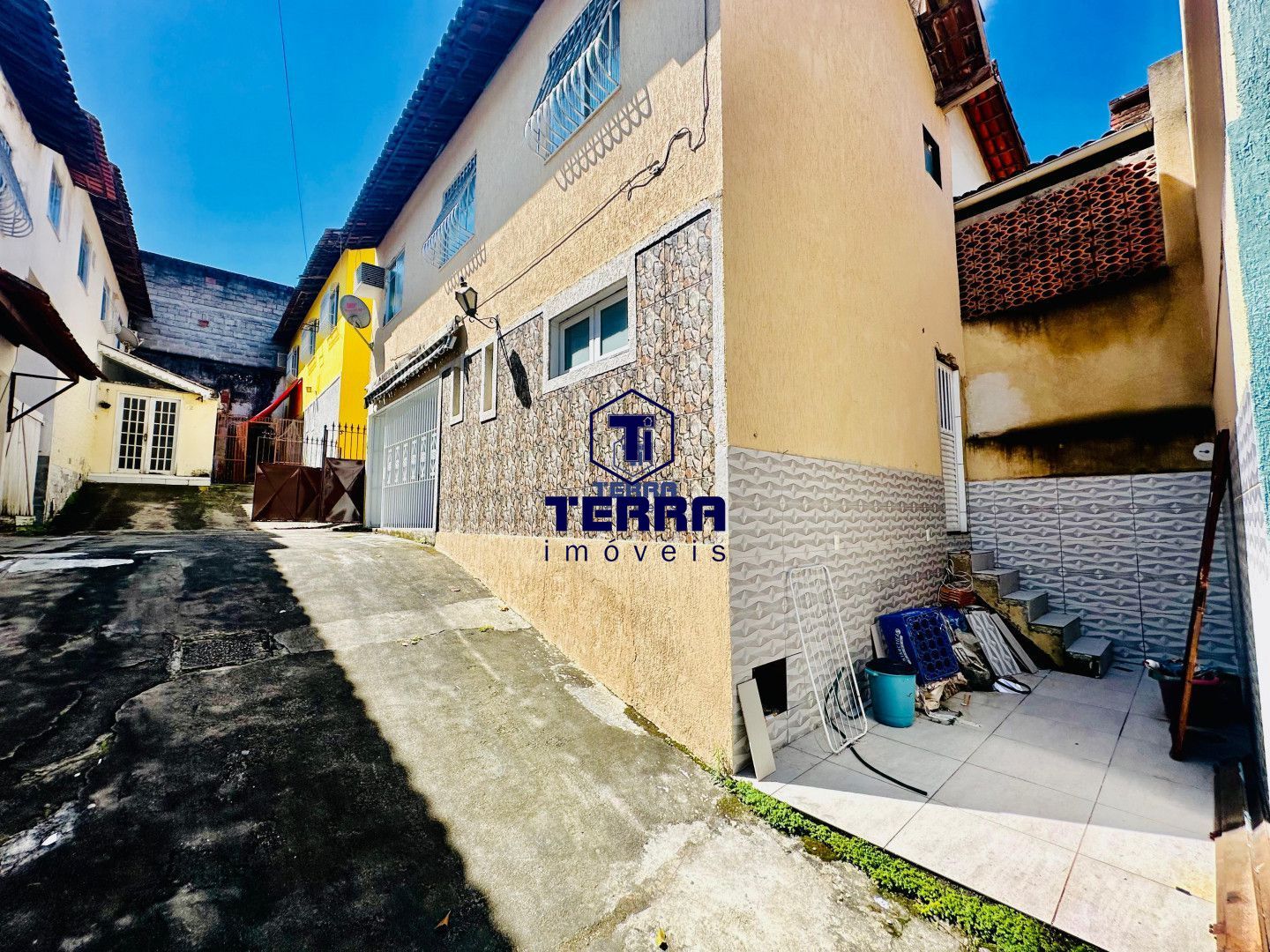 Imagens do imóveis Duplex 3 quartos sendo 1 suíte em Maria Paula. Recém reformada!