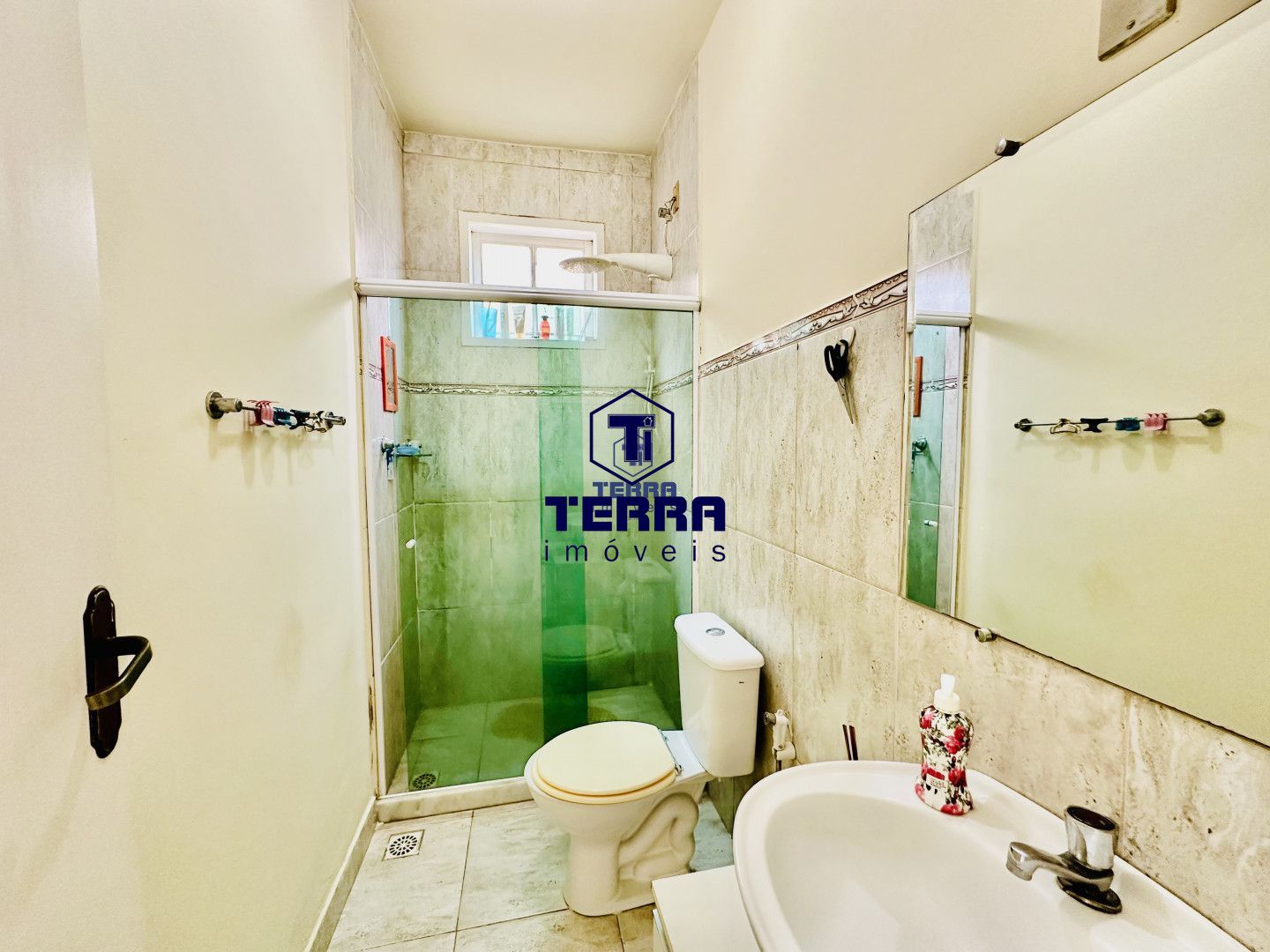 Imagens do imóveis Casa duplex com 3 quartos sendo 1 suíte, com grande quintal, em Maria Paula!