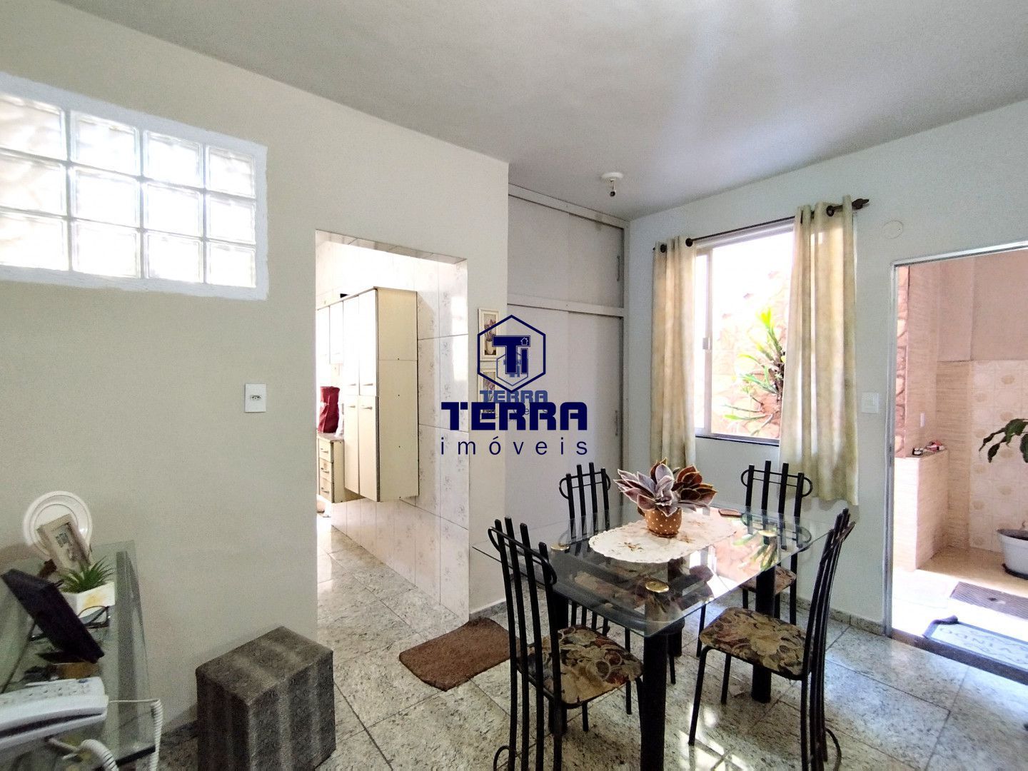 Imagens do imóveis Casa linear, 3 quartos com suíte e quintal no Zé Garoto!