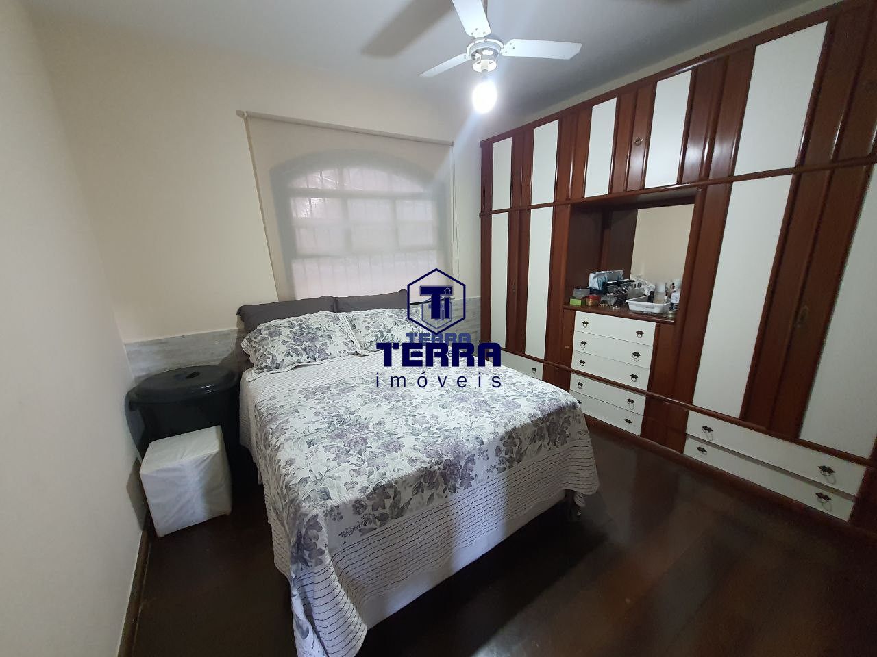 Imagens do imóveis Casa com 3 quartos, junto e ao lado do farto comércio do Largo da Batalha.