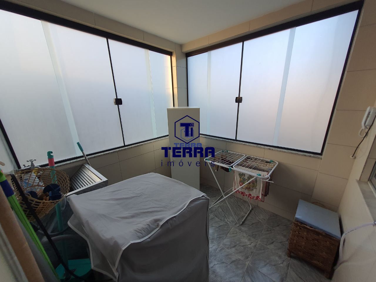 Imagens do imóveis Apartamento com 3 quartos, revertido para 2 quartos com excelente localização em