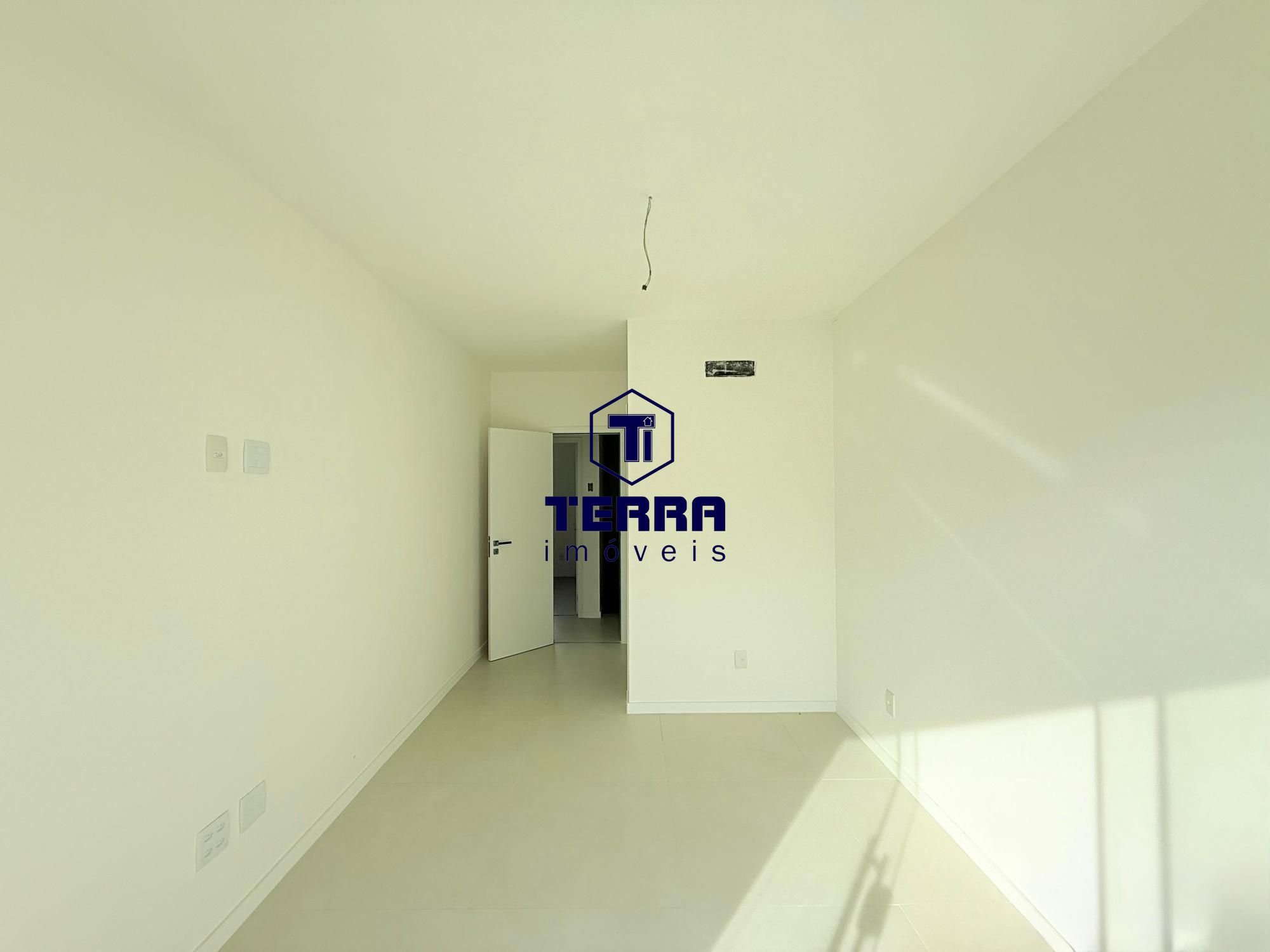 Imagens do imóveis More na região Oceânica, casa nova, com 3 suítes e quintal privativo.