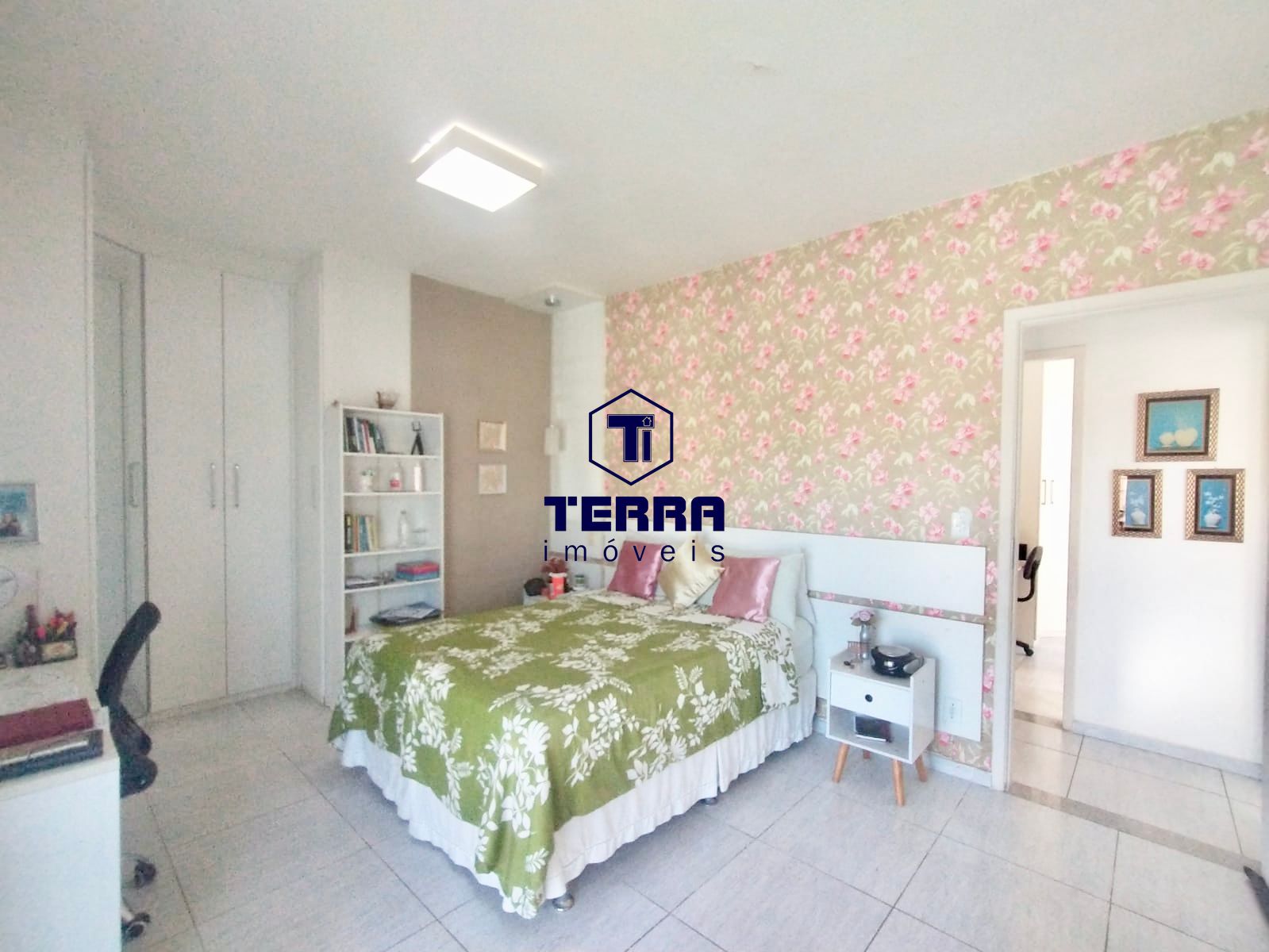 Imagens do imóveis Linda residência em Maria Paula, com 3 quartos, uma suíte e quintal privativo.