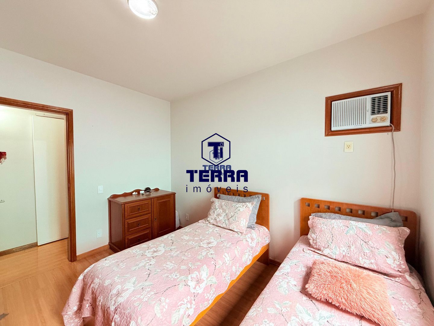 Imagens do imóveis Excelente casa linear de condomínio com 4 quartos, área gourmet e piscina!