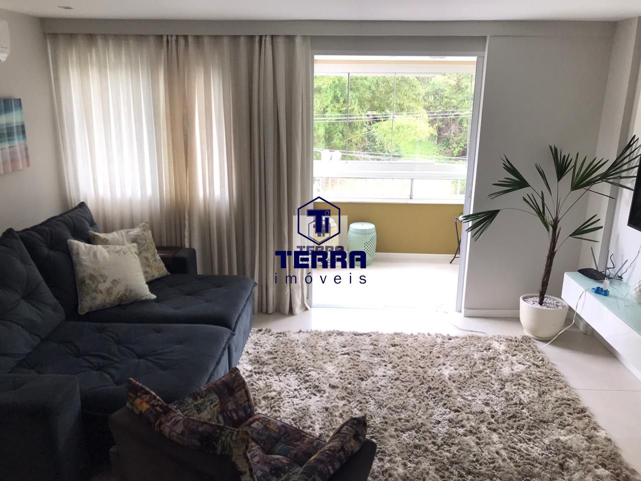 Imagens do imóveis Apartamento moderno, revertido para sala quarto com closet no Portal de Itaipu.