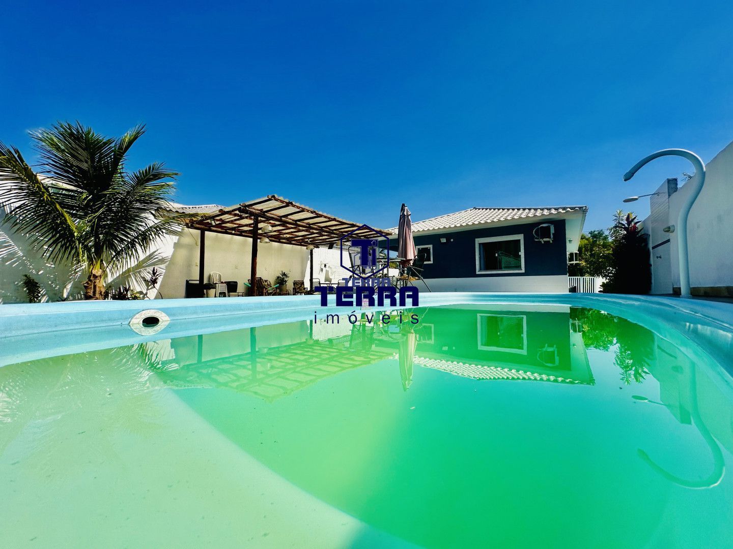 Imagens do imóveis Casa linear em Márica com 3 quartos uma suíte, com piscina e churrasqueira.