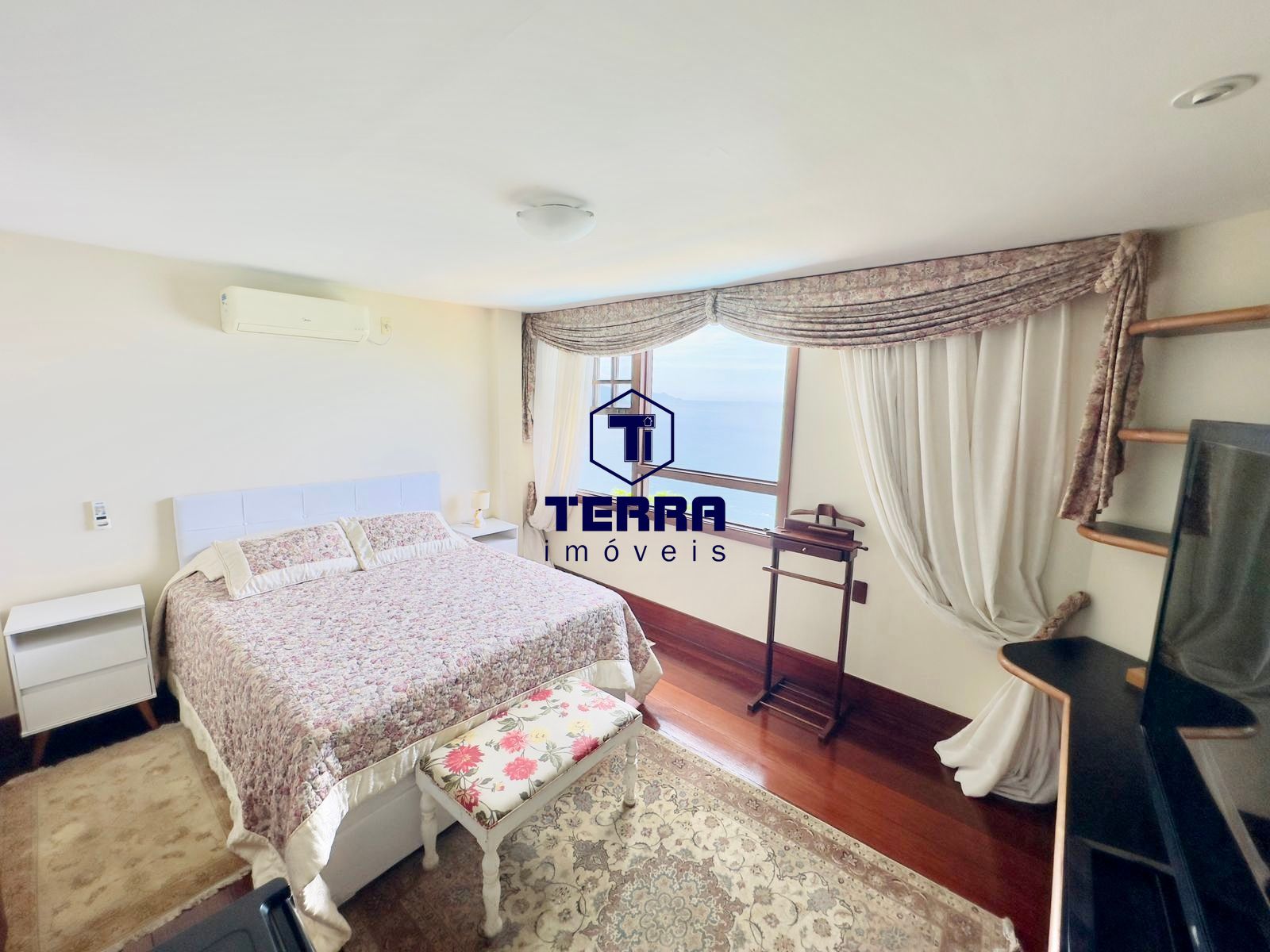 Imagens do imóveis Casa Espetacular no Joá, com 4 suítes , elevador e vista eterna pro mar!!!