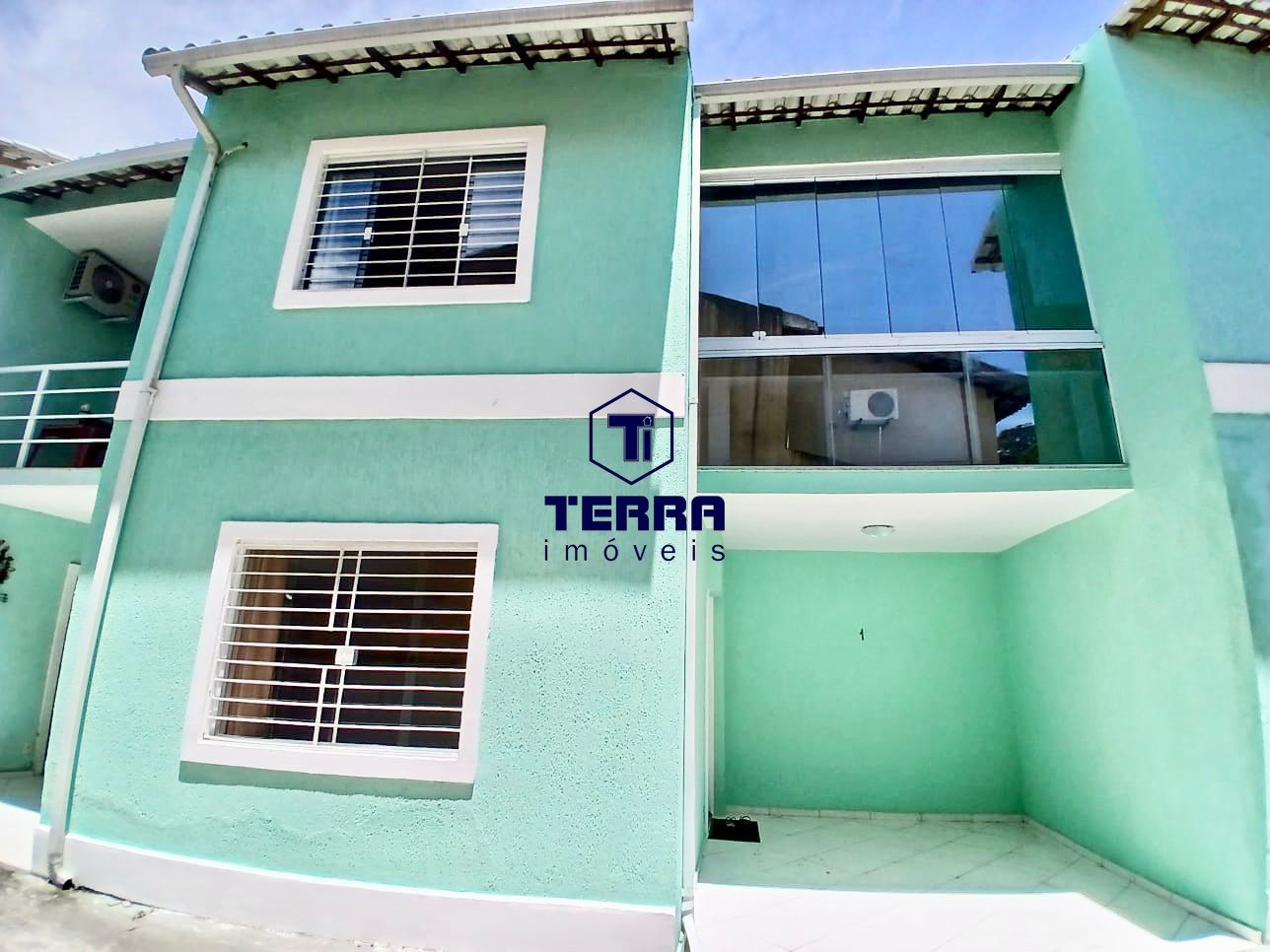 Imagens do imóveis Linda duplex em Maria Paula, com 2 quartos, uma suíte e área gourmet.