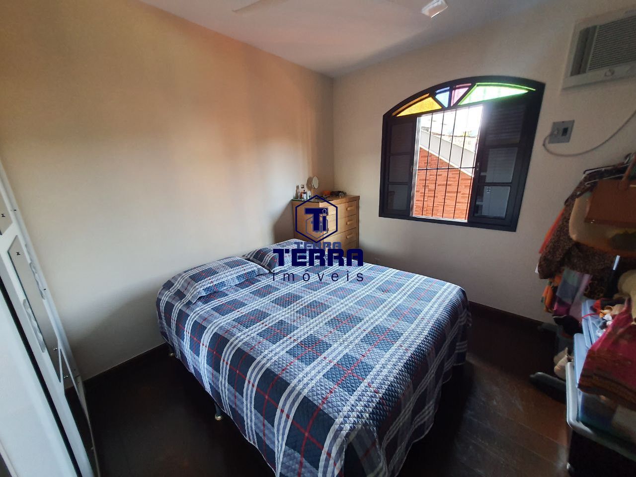 Imagens do imóveis Casa com 3 quartos, junto e ao lado do farto comércio do Largo da Batalha.