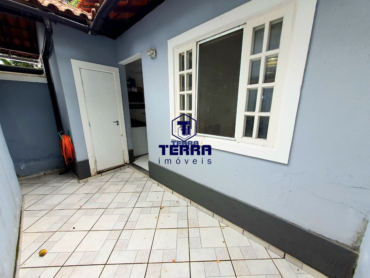 Imagens do imóveis Casa duplex, dentro de condomínio, com excelente localização em Maria Paula
