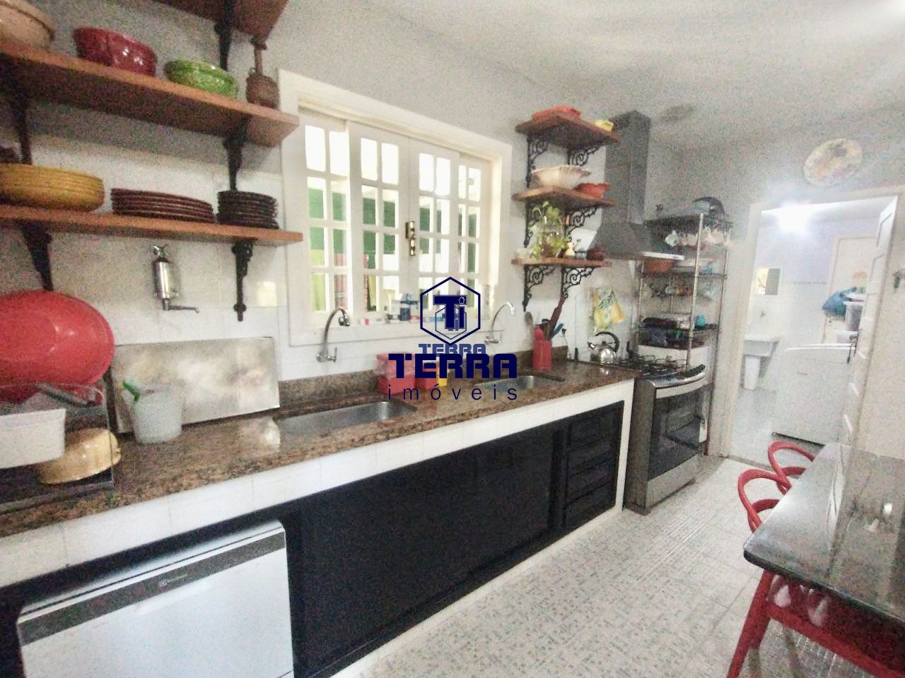 Imagens do imóveis Linda residência com 6 quartos sendo uma suíte com closet e vista panorâmica.