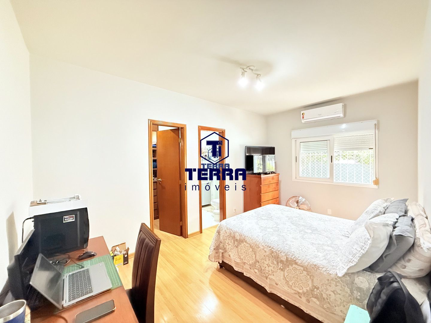 Imagens do imóveis Excelente casa linear de condomínio com 4 quartos, área gourmet e piscina!