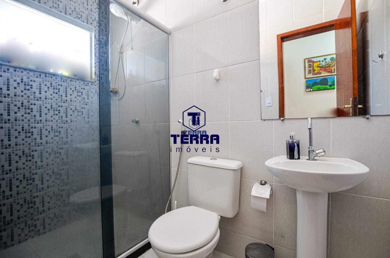 Imagens do imóveis Linda casa com 3 quartos, sendo 1 suíte no Condomínio Alferes Tiradentes