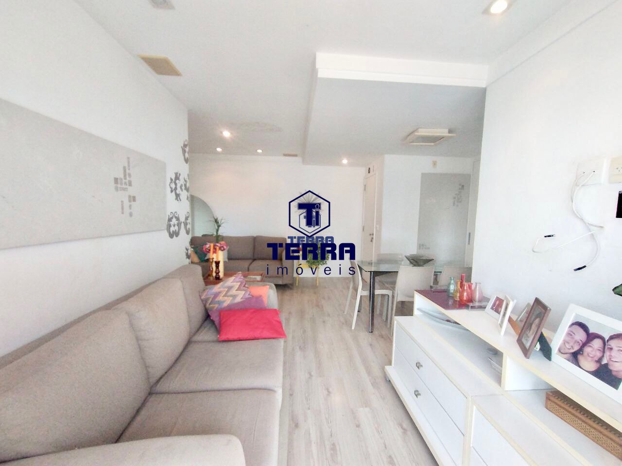Imagens do imóveis Lindo apartamento com 3 quartos sendo uma suíte, duas vagas com arquitetura dife