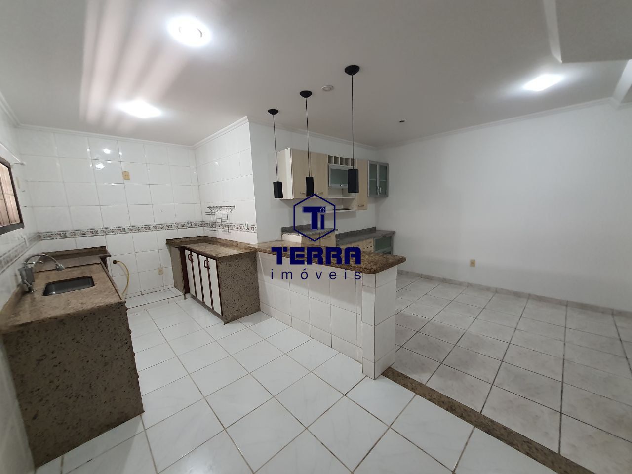 Imagens do imóveis Casa dentro de condomínio, com excelente localização no Rio do Ouro.