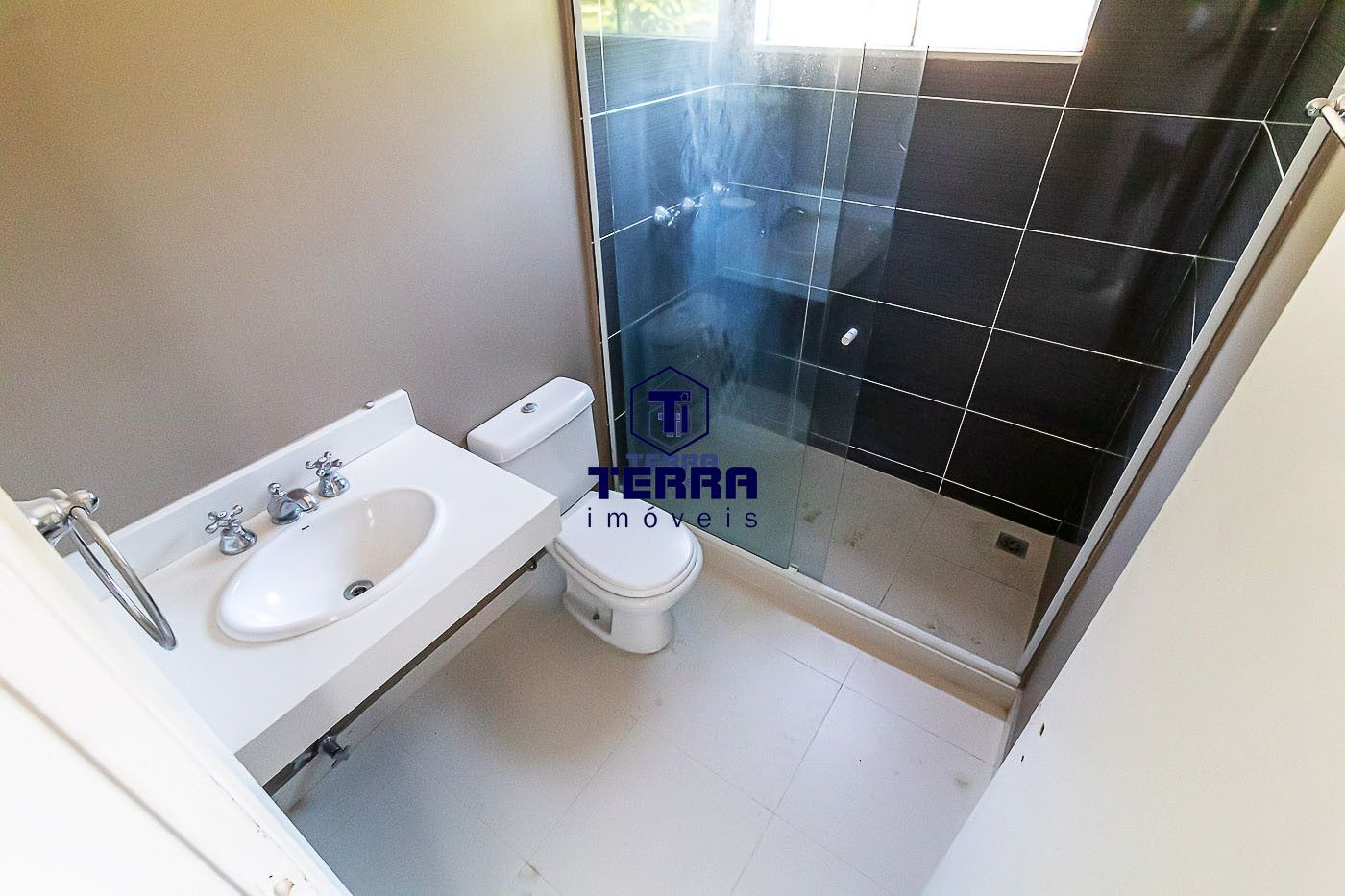 Imagens do imóveis São 4 suítes com mais de 400m² no condomínio Ubá Independência.
