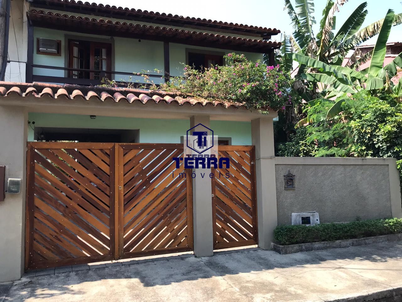 Imagens do imóveis Ampla casa de 3 quartos com quintal arborizado no Badú em Pendotiba.
