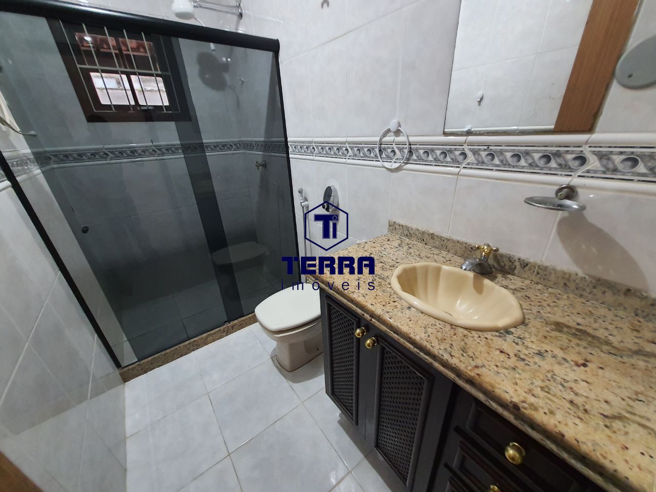 Imagens do imóveis Casa dentro de condomínio, com excelente localização no Rio do Ouro.