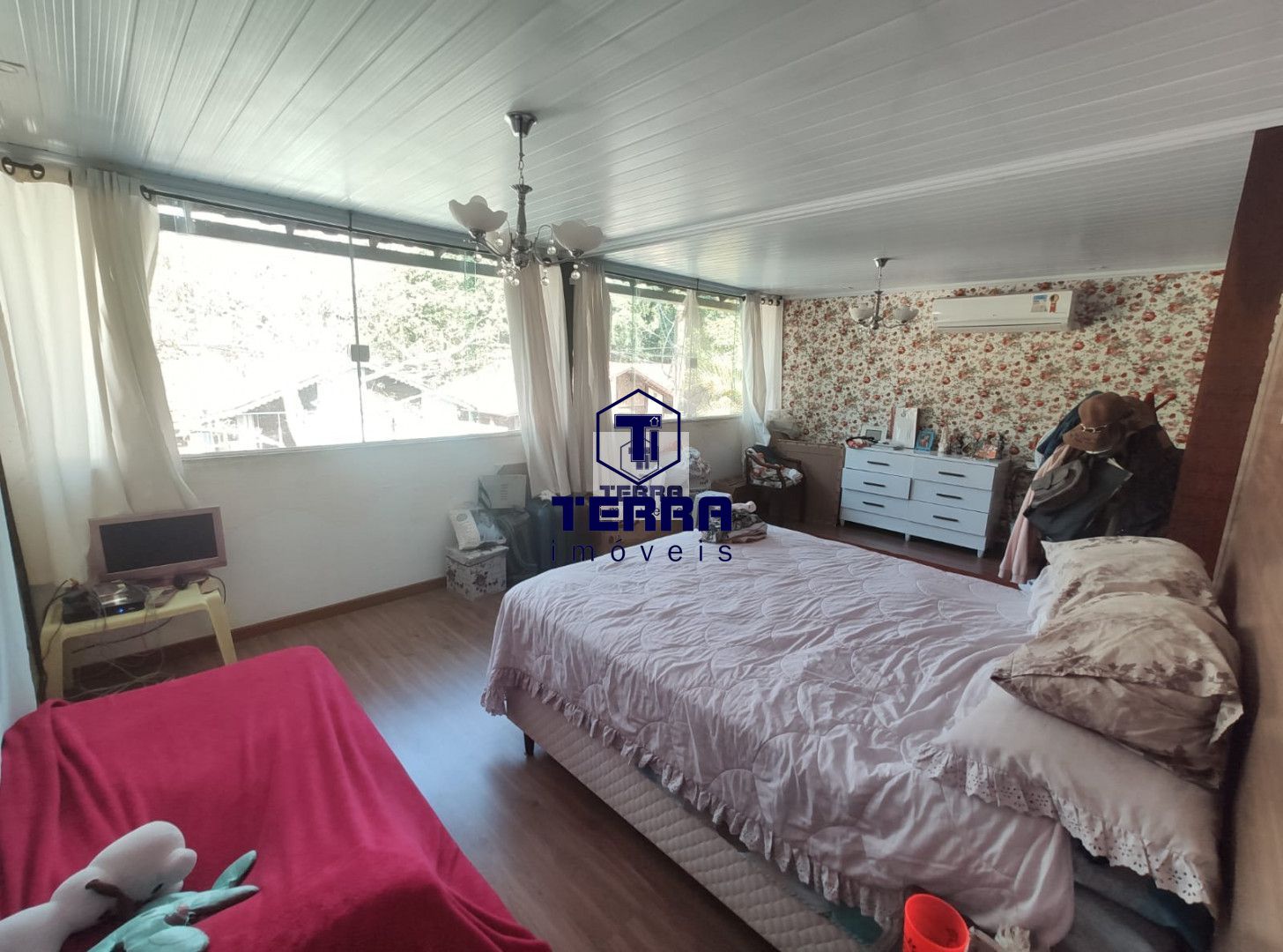 Imagens do imóveis Casa com 4 suítes em condomínio ao lado do Trevo de Maria Paula.