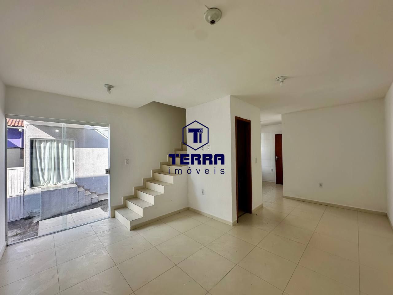 Imagens do imóveis Casa de vila com 2 suítes e vaga coberta ao lado do trevo de Maria Paula!