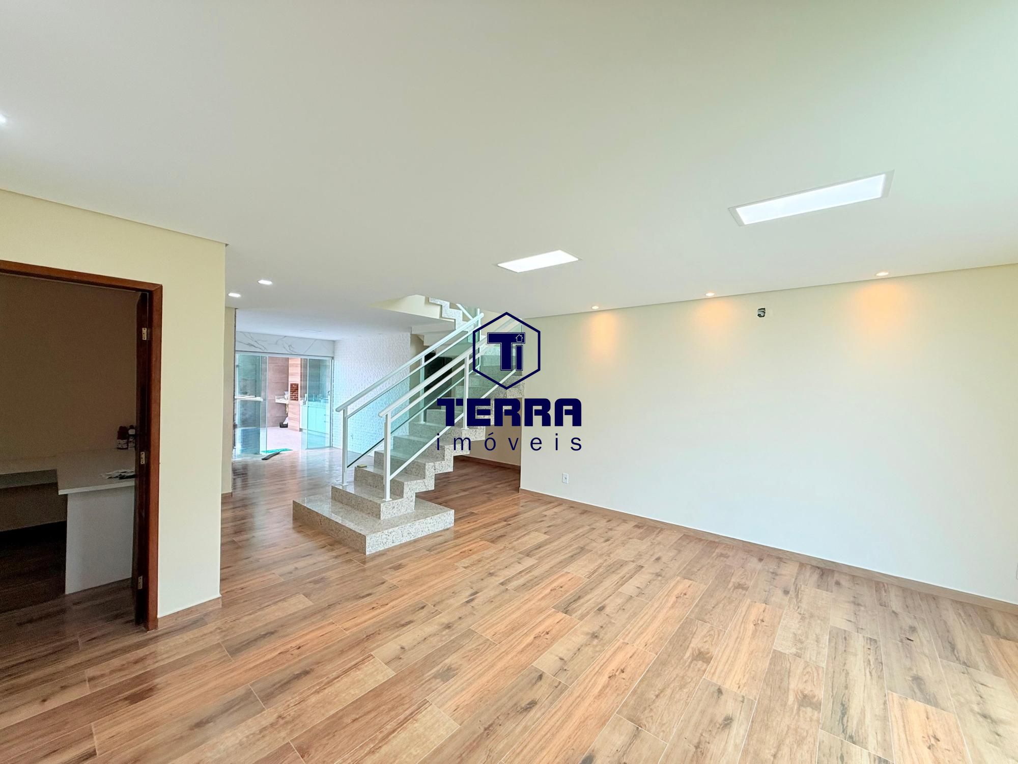Imagens do imóveis Casa de alto padrão com 3 suítes e área gourmet completa