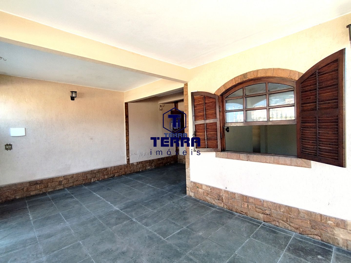 Imagens do imóveis Casa 3 quartos com suíte junto e ao lado do C. E. Mendes Duarte - Mutuá!