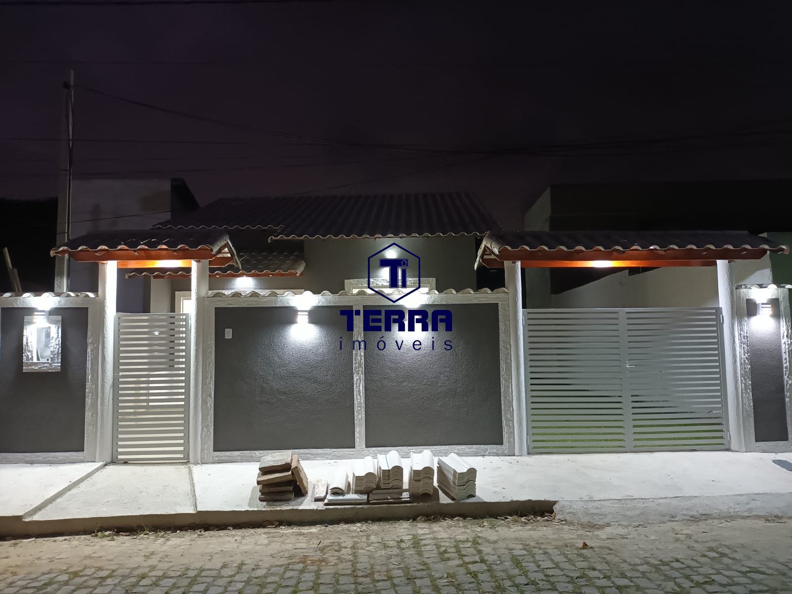 Imagens do imóveis Linear com 3 quartos, sendo 1 suíte e fino acabamento no Alferes Tiradentes.